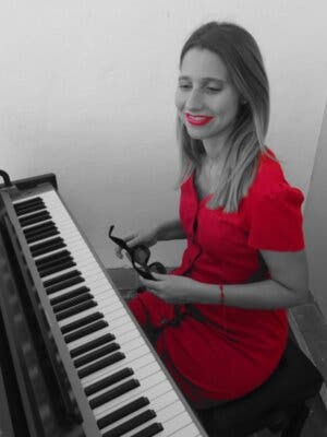 Un piano ple de pardals