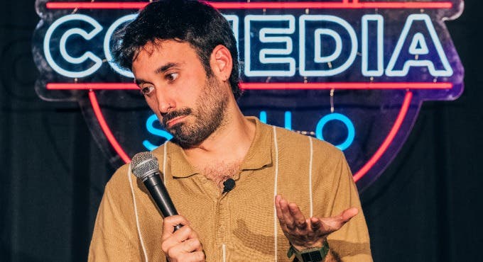 ¡Todos locos! Un monólogo sobre salud mental - Jorge Santos