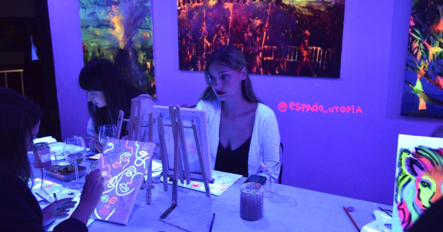 Art&Wine Fluo: Pinta con una copa de vino