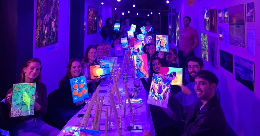 Art&Wine Fluo: Pinta con una copa de vino