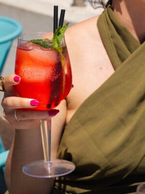 Spritz mania: Disfruta de una copa frente al mar
