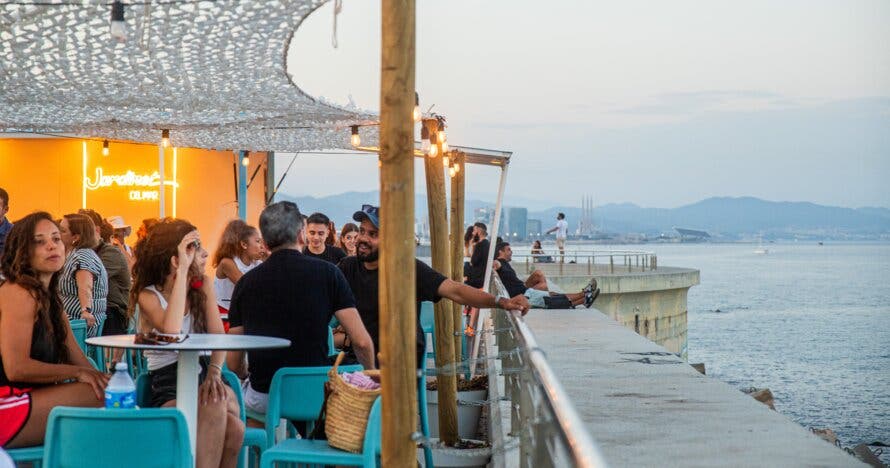 Spritz mania: Disfruta de una copa frente al mar