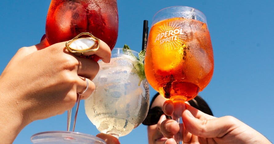 Spritz mania: Disfruta de una copa frente al mar