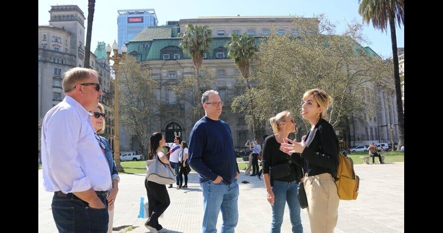 Tour a pie en la Plaza de Mayo de Buenos Aires