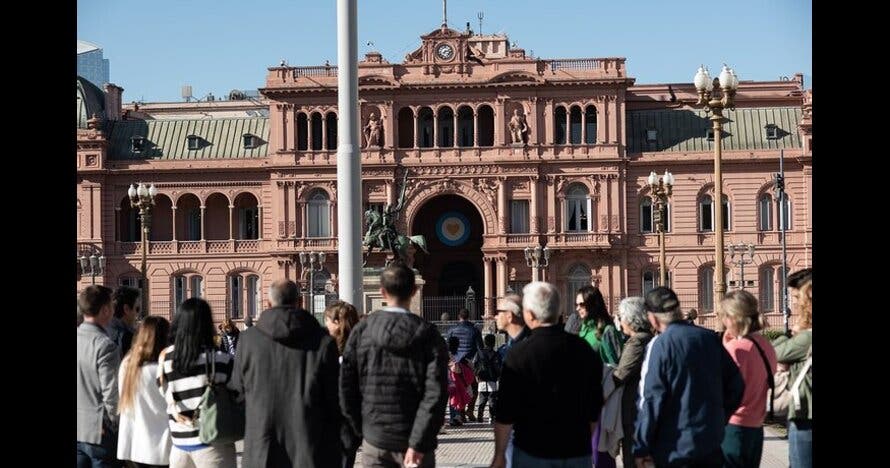 Tour a pie en la Plaza de Mayo de Buenos Aires