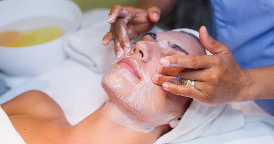 Limpieza Facial con Fototerapia