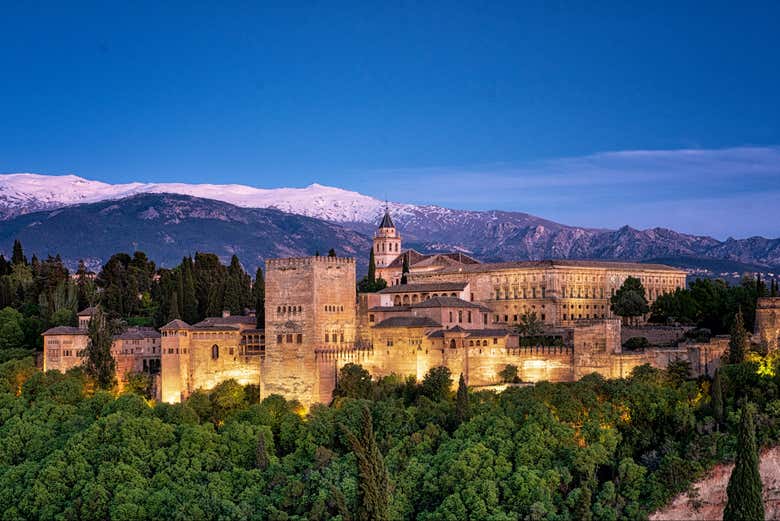 Tour nocturno por la Alhambra y los Palacios Nazaríes en grupo reducido