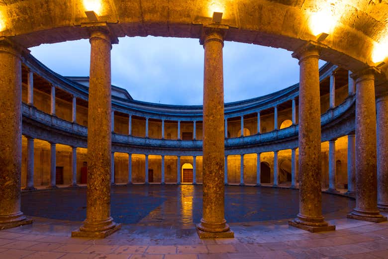 Tour nocturno por la Alhambra y los Palacios Nazaríes en grupo reducido