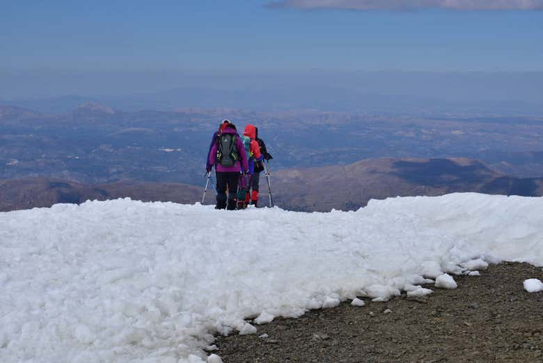 Paseo con raquetas de nieve por Sierra Nevada