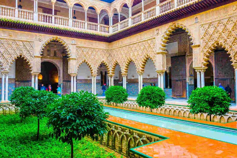 Tour por el Alcázar, la Catedral y la Giralda en grupo reducido