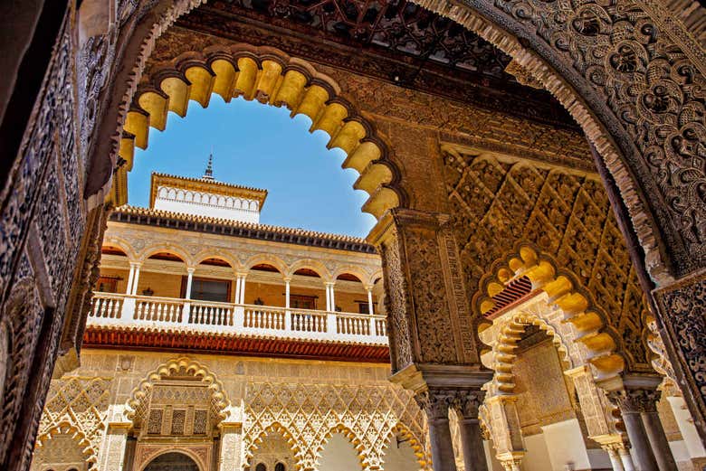 Tour por el Alcázar, la Catedral y la Giralda en grupo reducido