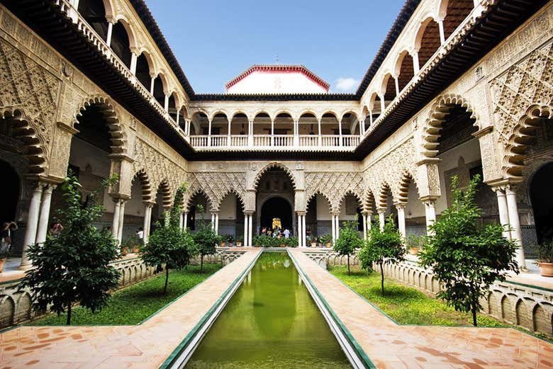 Tour por el Alcázar, la Catedral y la Giralda en grupo reducido
