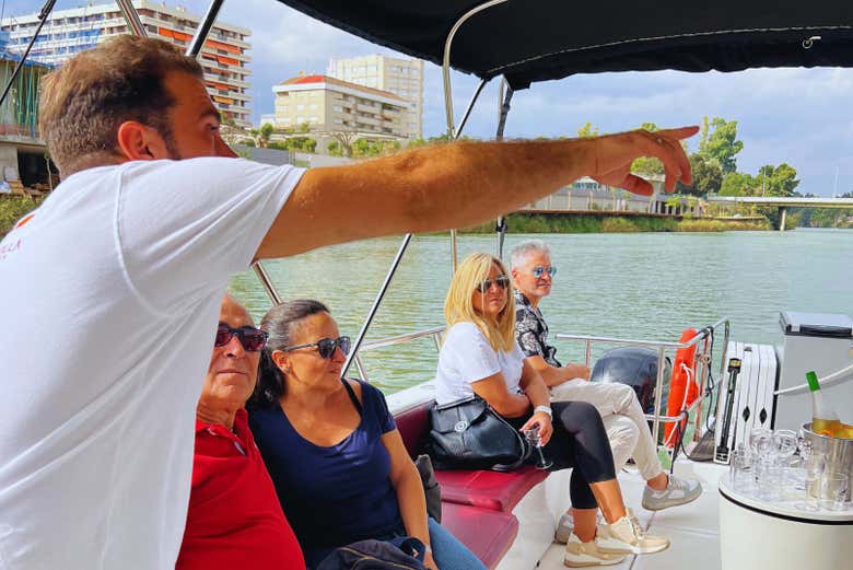 Paseo en barco por Sevilla con guía