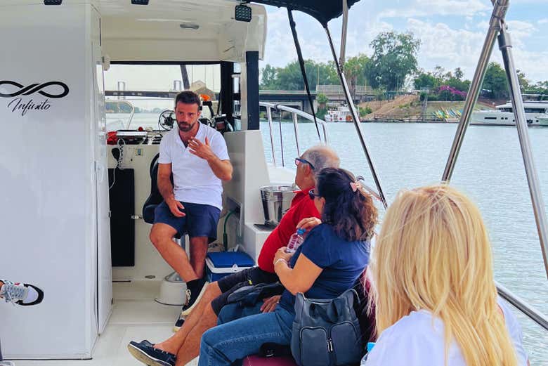 Paseo en barco por Sevilla con guía