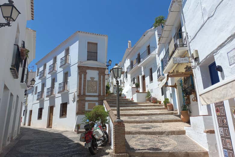 Excursión a Nerja, Frigiliana y El Acebuchal en grupo reducido