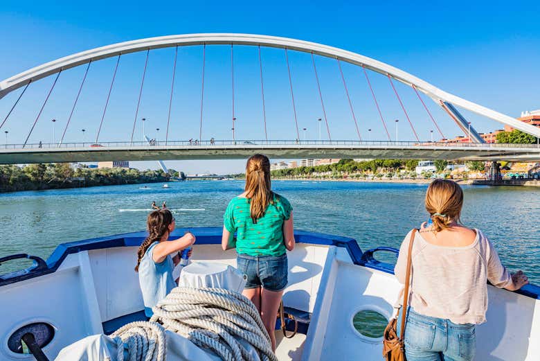 Autobús y barco turístico de Sevilla