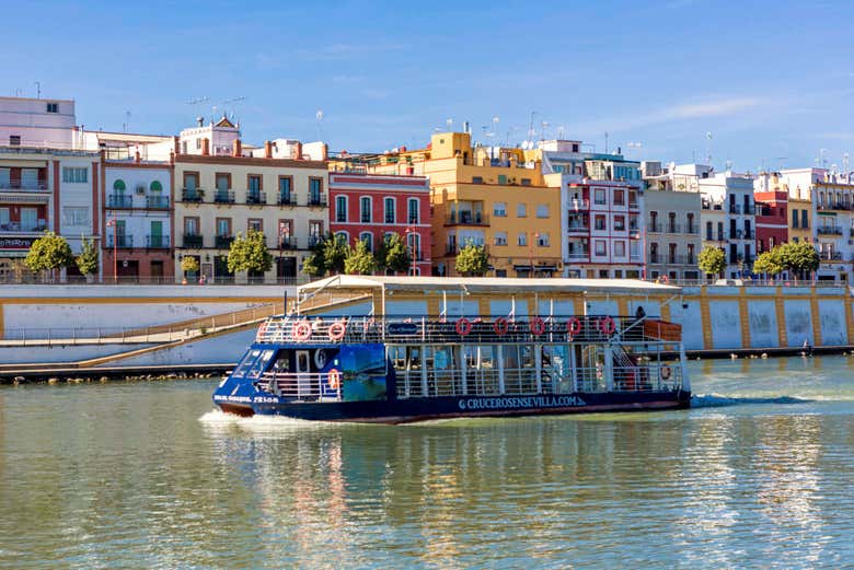 Autobús y barco turístico de Sevilla