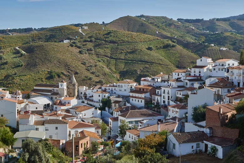 Pueblos blancos de la Axarquía, Estupa Budista y Torre de la Atalaya