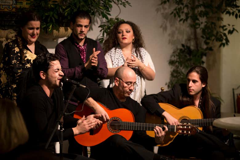 Espectáculo flamenco en el Patio de la Judería