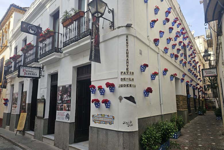 Espectáculo flamenco en el Patio de la Judería