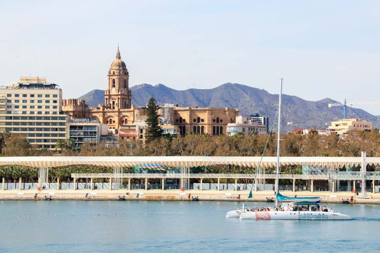 Paseo en catamarán por la bahía de Málaga