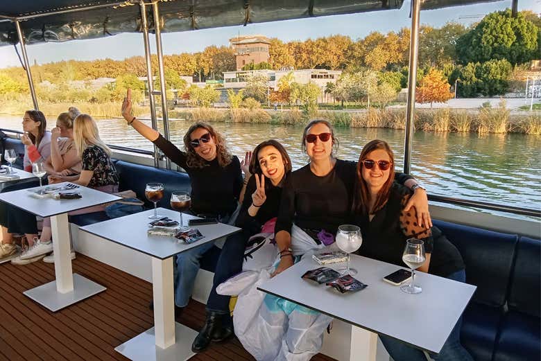 Paseo en barco por Sevilla con comida