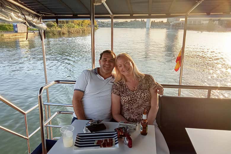 Paseo en barco por Sevilla con comida