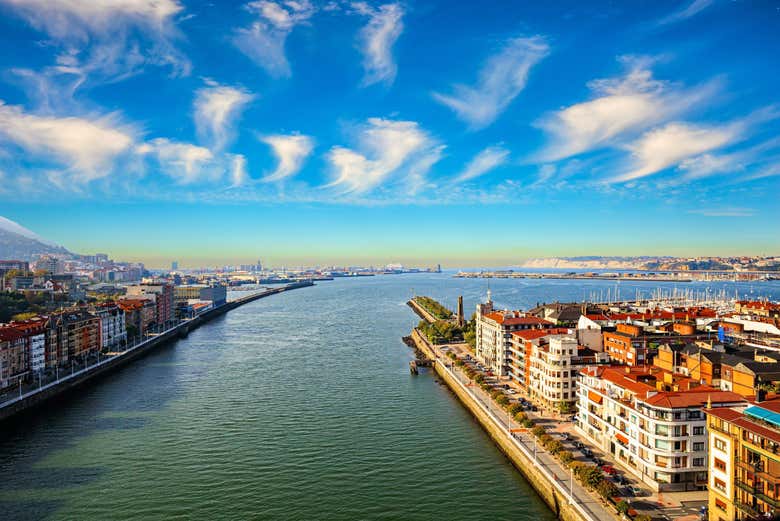 Paseo en barco por la Ría de Bilbao y la Bahía del Abra