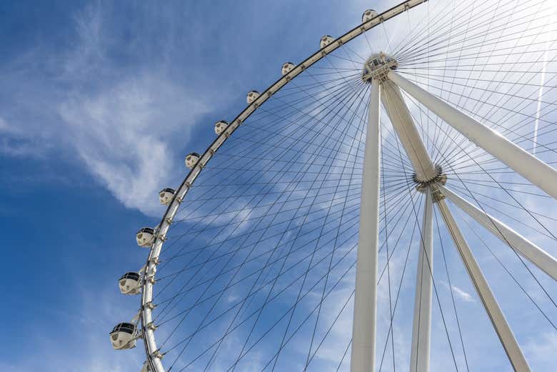 High Roller + Madamme Tussauds + Autobús turístico de Las Vegas
