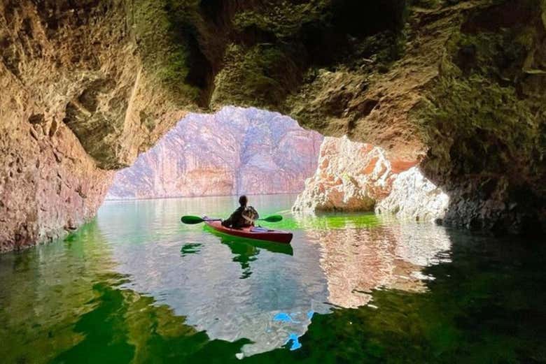 Tour en kayak por la Cueva Esmeralda