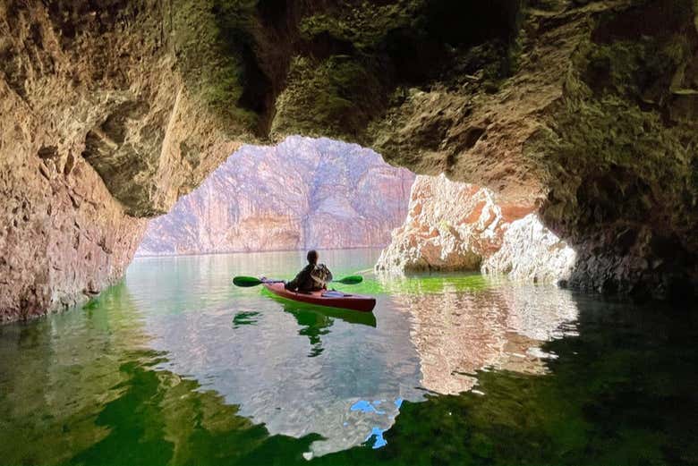 Tour en kayak por la Cueva Esmeralda
