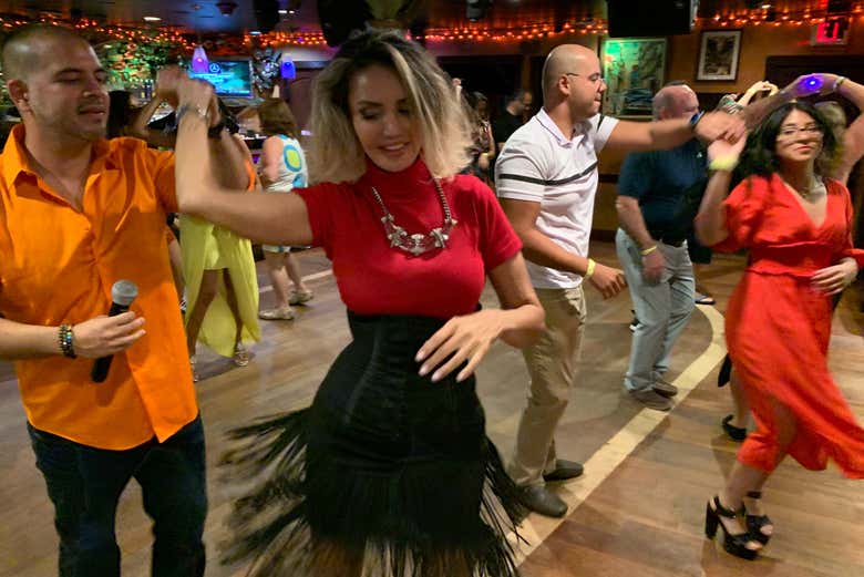 Clase de salsa y bachata en Miami + Entrada a una discoteca