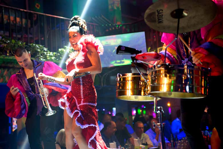 Clase de salsa y bachata en Miami + Entrada a una discoteca