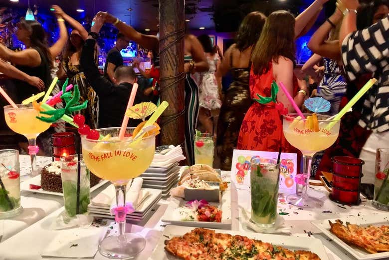 Clase de salsa y bachata en Miami + Entrada a una discoteca