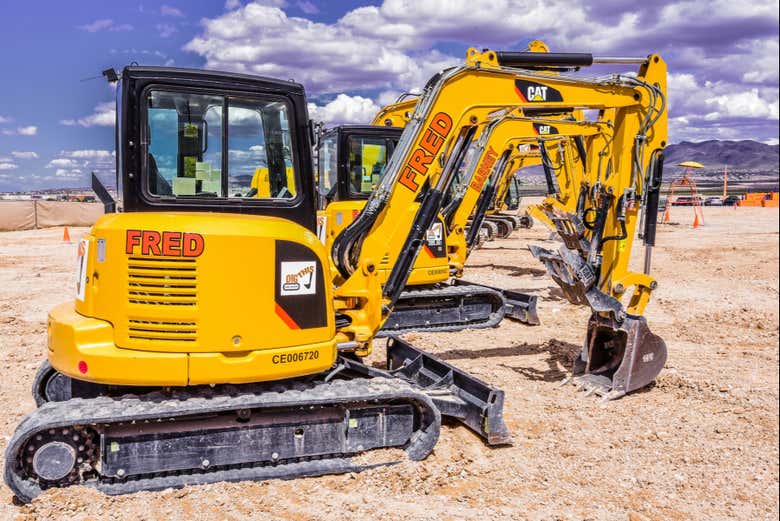 Conducción de excavadora en el desierto de Las Vegas