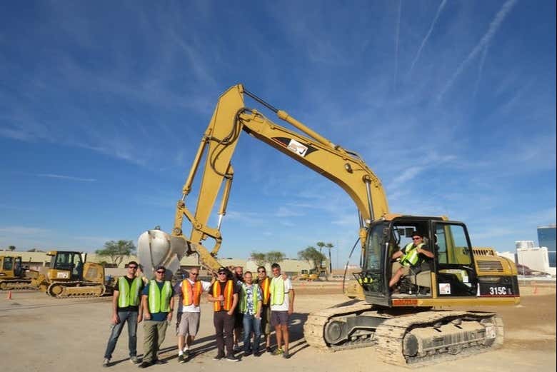 Conducción de excavadora en el desierto de Las Vegas