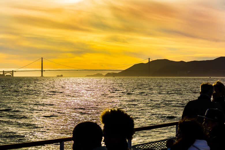 Paseo en barco al atardecer por la bahía de San Francisco