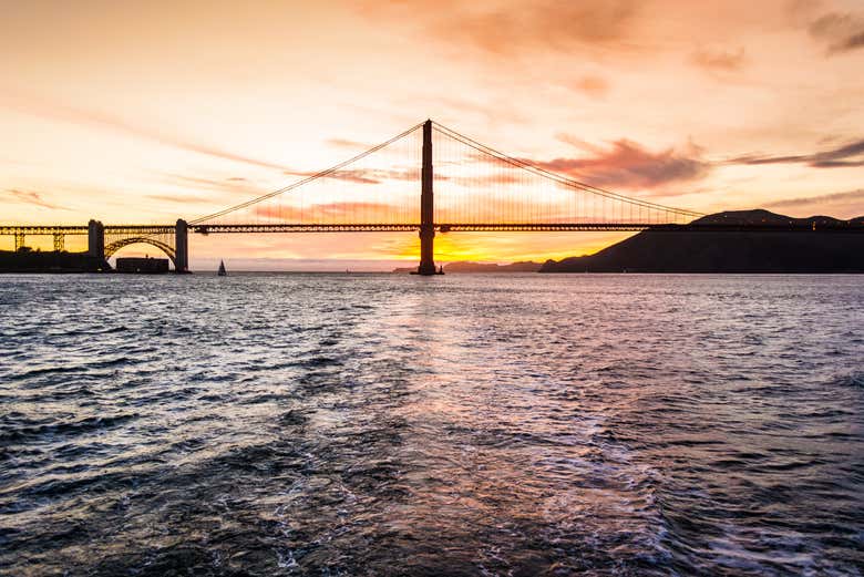 Paseo en barco al atardecer por la bahía de San Francisco
