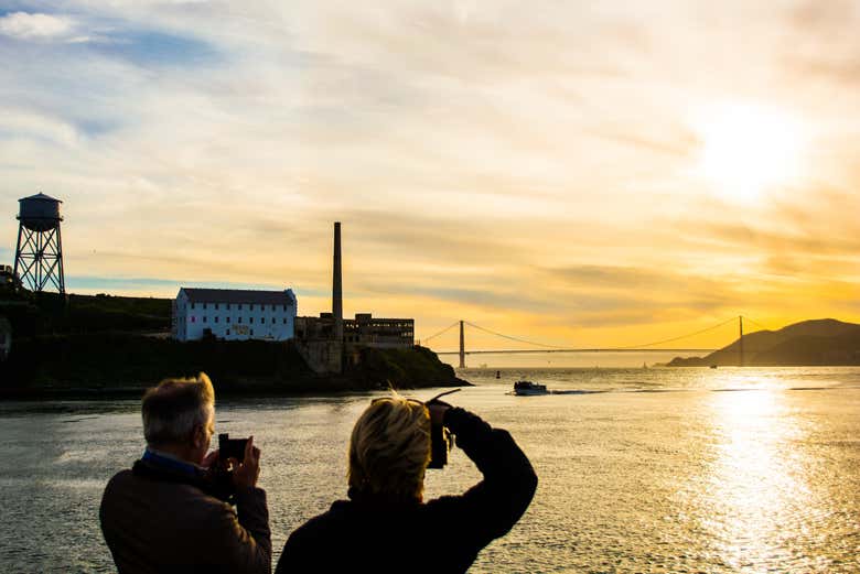 Paseo en barco al atardecer por la bahía de San Francisco