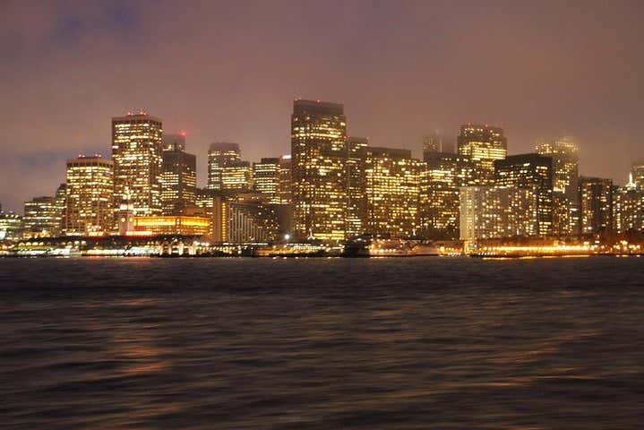 Paseo en barco al atardecer por la bahía de San Francisco