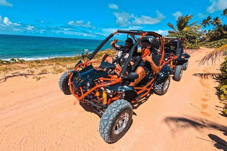 Excursión al Bosque Nacional El Yunque + Paseo en buggy por la playa Piñones