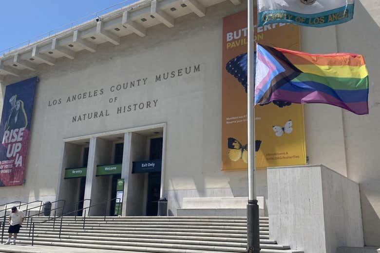 Entrada al Museo de Historia Natural de Los Ángeles
