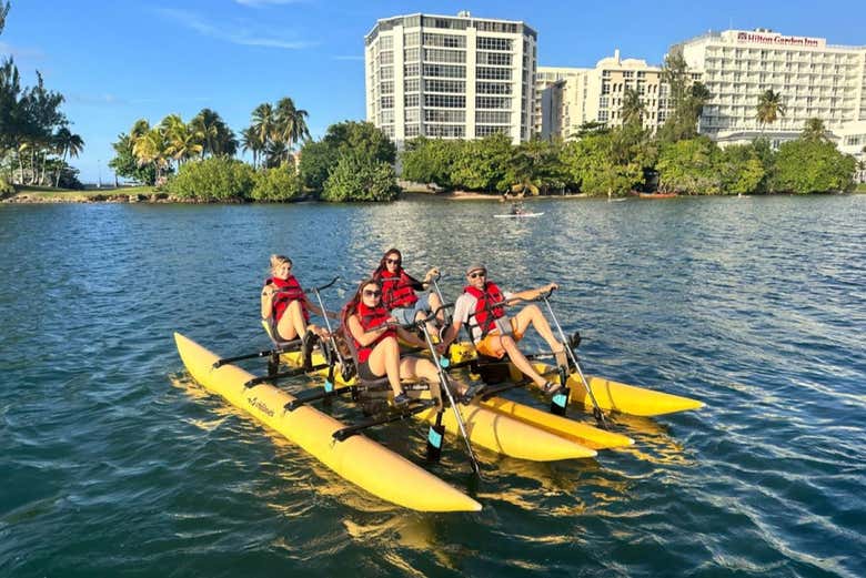 Tour en bicicleta acuática por la laguna del Condado