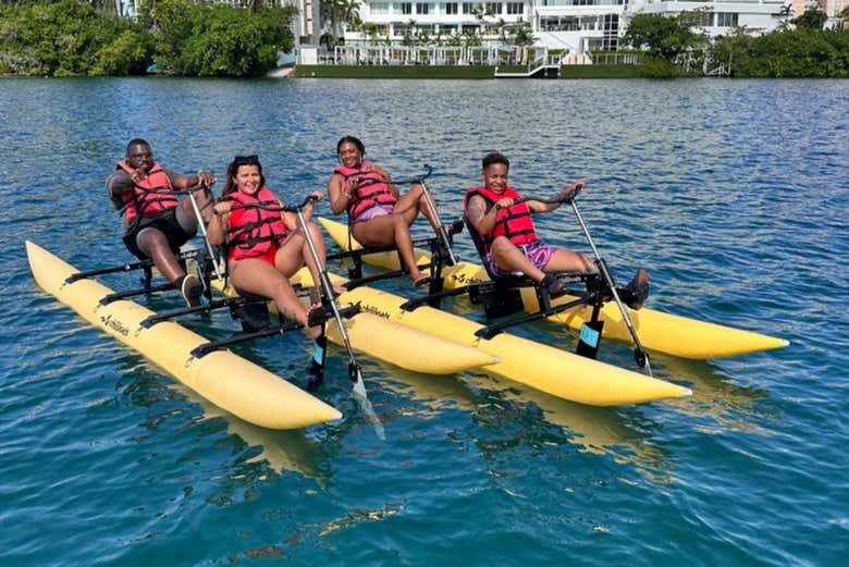 Tour en bicicleta acuática por la laguna del Condado