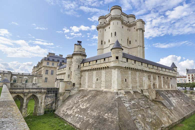 Entrada al castillo de Vincennes y su capilla