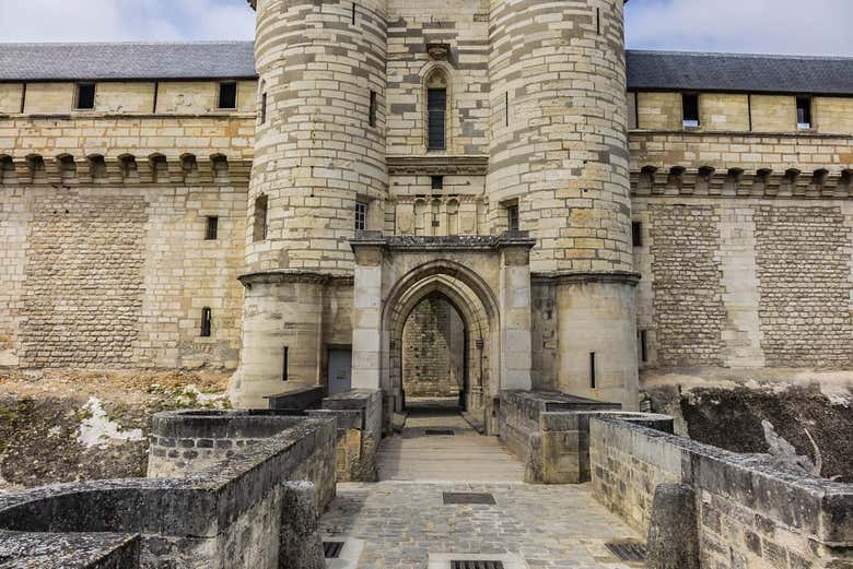 Entrada al castillo de Vincennes y su capilla