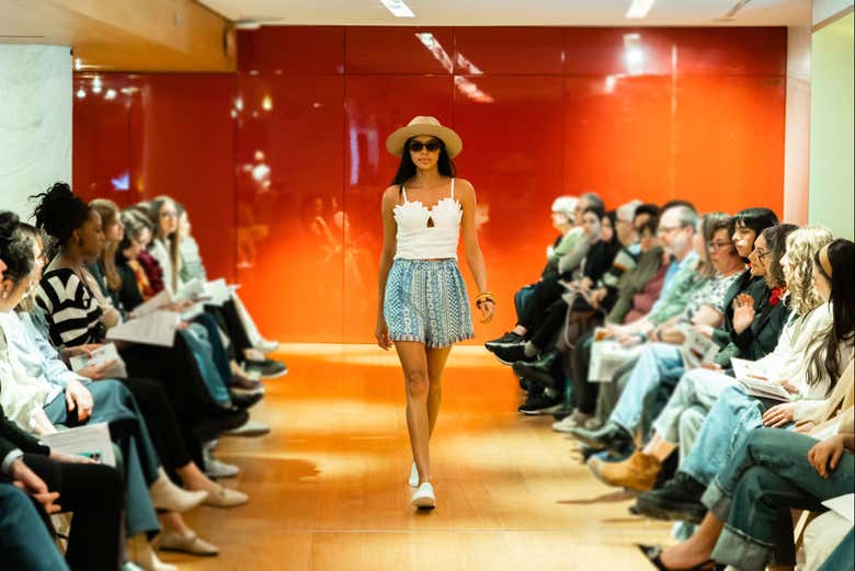 Entrada a un desfile de moda en las Galerías Lafayette