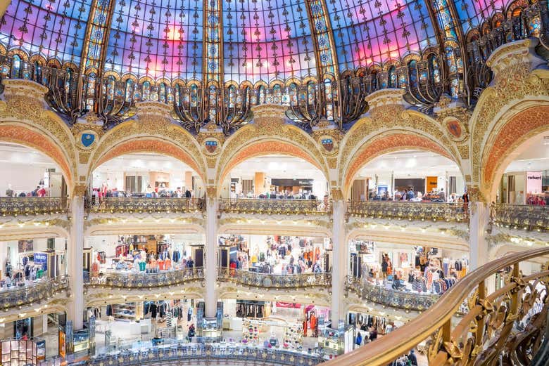 Entrada a un desfile de moda en las Galerías Lafayette