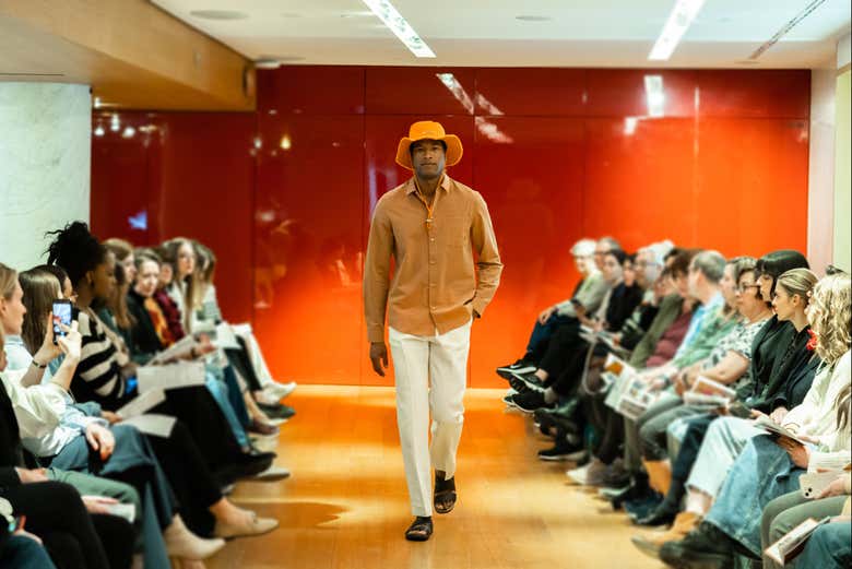 Entrada a un desfile de moda en las Galerías Lafayette