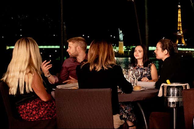 Crucero por el Sena desde la Torre Eiffel con cena